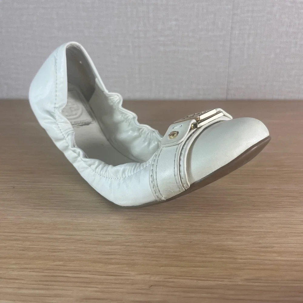 Tory Burch Ambrose Ballet Flats White Leather Gold Logo 18138668 Bleach 7.5